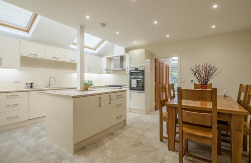 Cambridge Casa | LARGE 4 bedroom Home with Garden and Free Parking