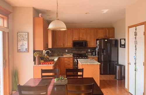 Ames Casa | Large 4 bedroom in West Ames