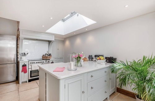 Burford Cabaña | Large 4 bedroom luxury holiday home in the Cotswolds for 10 guests - The Brewery
