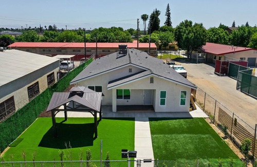 Bakersfield Casa | Large 4 bedroom