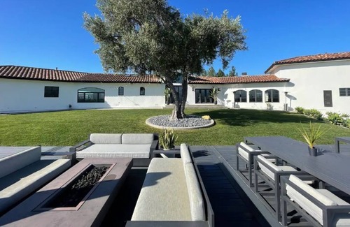 Felicita Villa | Large 4 Bedroom Villa w/Poolhouse 1.5 Acre Lot