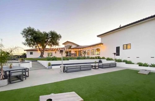 Felicita Villa | Large 4 Bedroom Villa w/Poolhouse 1.5 Acre Lot