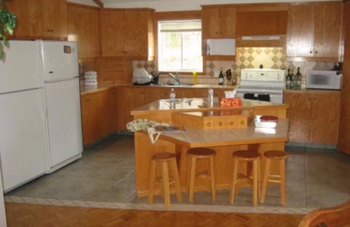Notre-Dame-de-Pontmain Cabaña | Large 4-season waterfront cottage