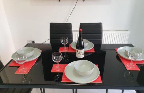 Slough Apartamento | Large 4bed house up to 7beds parking Slough Train Station