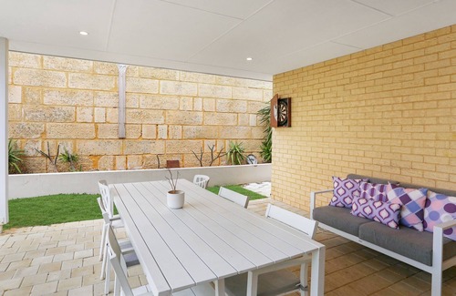 Falcon Casa | Large 4brm Family Home short walk to Avalon Beach