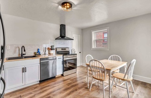 Medina Casa | Large 5/4 near Medina Square & Industrial Parks!