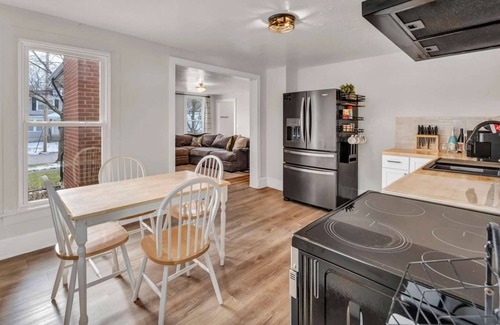 Medina Casa | Large 5/4 near Medina Square & Industrial Parks!