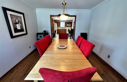 Harrow Casa | Large 5 Bed Family Home w/ Indoor Swimming Pool!