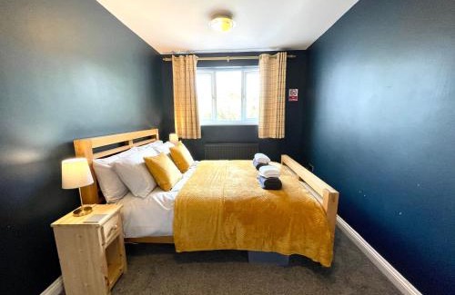 Stansted Casa | Large 5 bed detached house near Stansted Airport with Parking for 2 vehicles! Stansted Stays