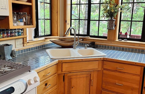 Long Barn Cabina | Large 5-bedroom cabin in Cold Springs w/WiFi near Dodge Ridge & Pinecrest Lake