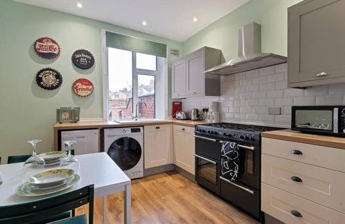 Northampton Casa | Large 5 Bedroom House - City Centre - Free Parking