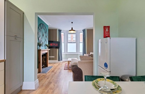 Northampton Casa | Large 5 Bedroom House - City Centre - Free Parking