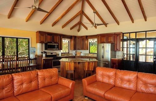 Surfside Villa | Casa frente al mar con sala de estar al aire libre y un muelle!