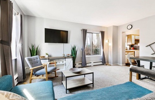 Arborview Neighborhood Casa | 5BR / 2. Duplex completo de 5BA, fácil caminata al centro de la ciudad A2