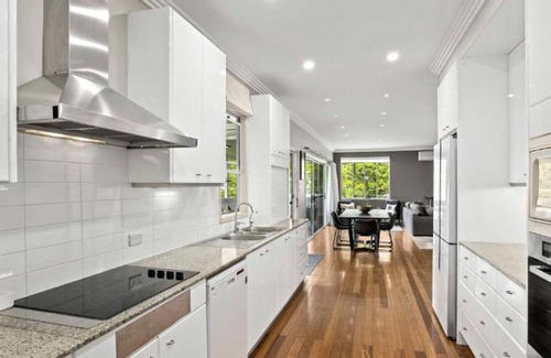 Coffs Harbour Casa | Large 6 room 12person coastal home mins to anywhere around Coffs, fully equipped