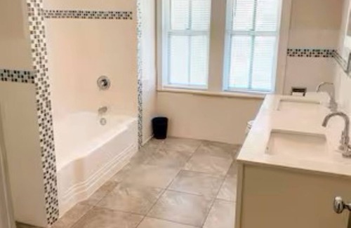 Solon Mills Casa | Large 6Bd/3.5Ba Lake-Front Group Retreat