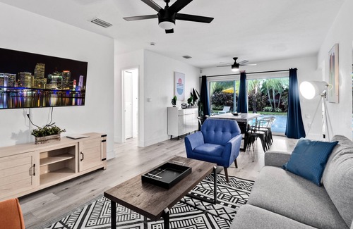 West Hollywood Casa | Large 6BR Vacation Home, Private Pool near Casino