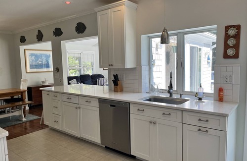 Cotuit Casa | Large 7 bedroom, 5 bath house one and a half blocks from the beach