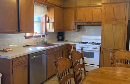 Russellville Casa | Large 70's Style Vintage House
