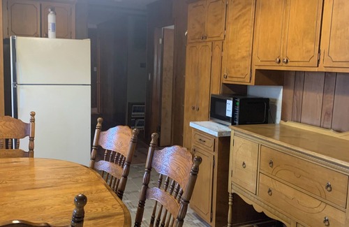 Russellville Casa | Large 70's Style Vintage House