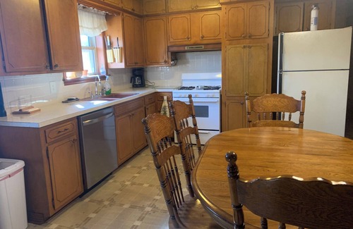 Russellville Casa | Large 70's Style Vintage House