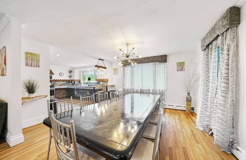 Woodridge Casa | Large 7B/3B Villa w/Indoor Pool, Hot Tub, Slps 16