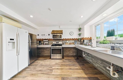 Woodridge Casa | Large 7B/3B Villa w/Indoor Pool, Hot Tub, Slps 16