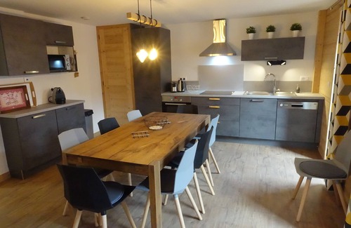 Morzine Apartamento | Amplio apartamento NUEVO 8/10 centro de pueblo 3-4 minutos a pie de tiendas