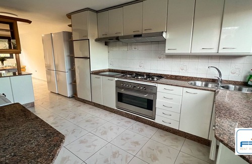 Vigo Casa | Large 9-bedroom house, Cabral.