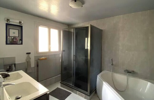 Noisy-le-Sec Apartamento | Large accomodation near Paris next to Metro