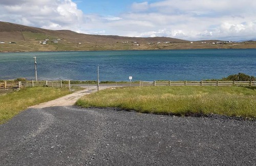 Achill Sound Casa | Large Achill Island Holiday Home with panoramic sea views F28 Y576 - 3 Bedrooms Sleeps 8 - situated close to The Banshees of Inisherin Pub location