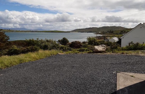 Achill Sound Casa | Large Achill Island Holiday Home with panoramic sea views F28 Y576 - 3 Bedrooms Sleeps 8 - situated close to The Banshees of Inisherin Pub location