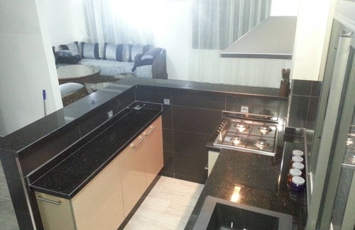 Les Amicales Apartamento | Grandes y hermosas 2 modernas nuevas habitaciones con aire acondicionado y wifi satélite