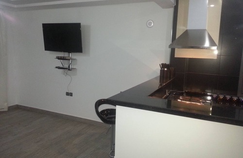Les Amicales Apartamento | Grandes y hermosas 2 modernas nuevas habitaciones con aire acondicionado y wifi satélite