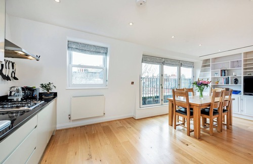 Addison Apartamento | Large and Bright Victorian Townhouse with rapid transport links all over London