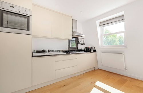 Addison Apartamento | Large and Bright Victorian Townhouse with rapid transport links all over London