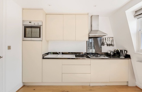 Addison Apartamento | Large and Bright Victorian Townhouse with rapid transport links all over London