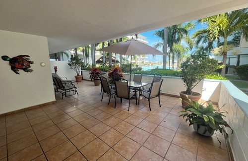 Marina Mazatlán Condominio | Esto es grande y moderno condominio bellamente decorado en la hermosa Marina Marco