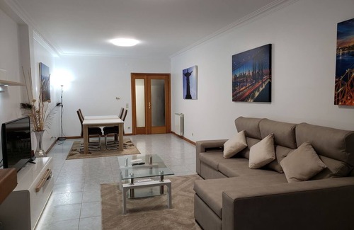 Arvore Casa | Apartamento en Oporto amplio y tranquilo al lado del metro Varziela.