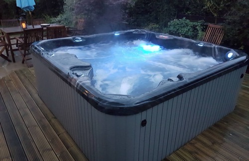 Cardigan Casa | Large and spacious modern house with heavenly hot tub close to stunning beaches