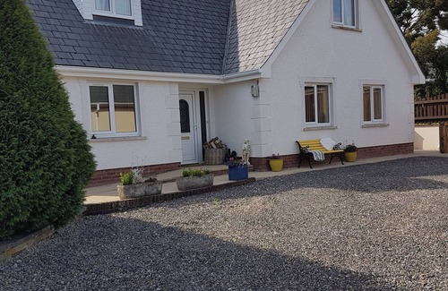Cardigan Casa | Large and spacious modern house with heavenly hot tub close to stunning beaches