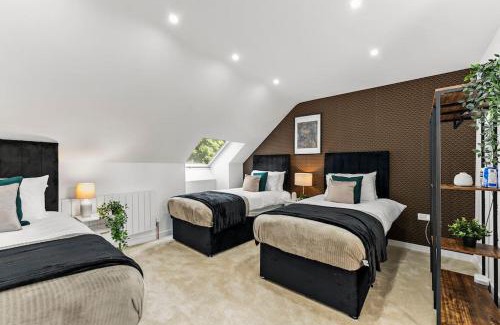 Newark upon Trent Casa | Large and Stylish Abode in Nottingham - Sleeps 15