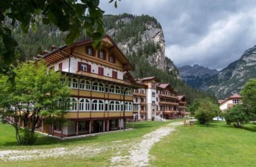 Carbonin Apartamento | Large apartment with park view - Ploner Tourist Village