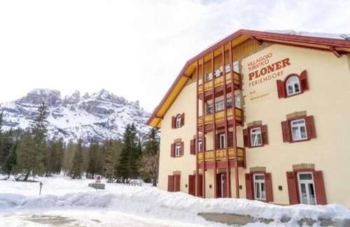 Carbonin Apartamento | Large apartment with park view - Ploner Tourist Village