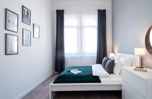 Nepszinhaz negyed Apartamento | Large Apartment at Perfect Central Location