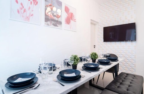 Nepszinhaz negyed Apartamento | Large Apartment at Perfect Central Location