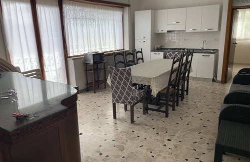 Gianola Apartamento | Casa Fiorita apartamento grande 90m2 1er piso para 6-7 pers. 10 minutos a pie hasta el mar