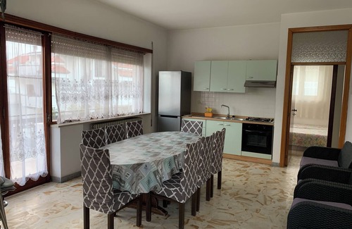 Gianola Apartamento | Casa Fiorita apartamento grande 90m2 1er piso para 6-7 pers. 10 minutos a pie hasta el mar