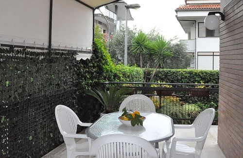 Gianola Apartamento | Casa Fiorita apartamento grande 90m2 1er piso para 6-7 pers. 10 minutos a pie hasta el mar