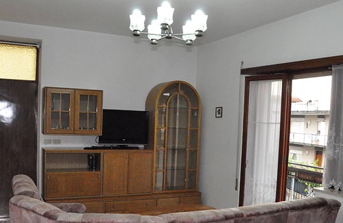 Gianola Apartamento | Amplio apartamento en Villa Fiorita 2do piso para 6-8 personas. 10 minutos a pie del mar